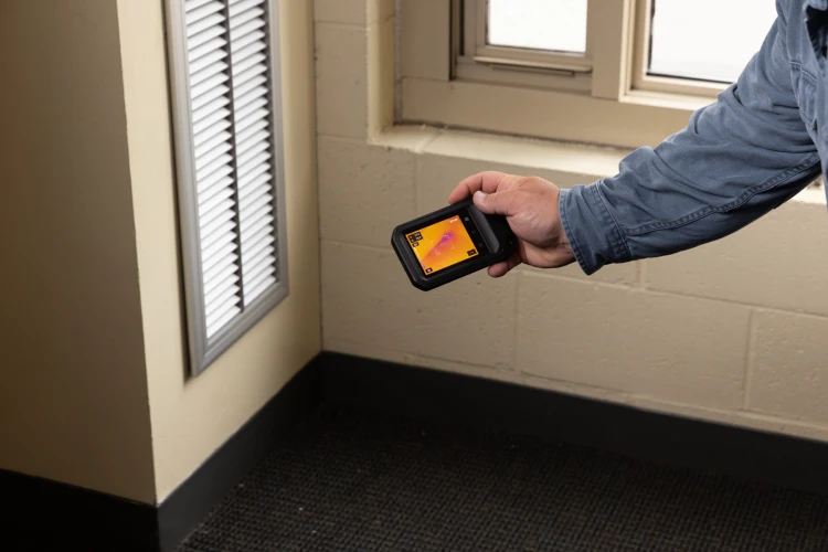 Flir-C8-app-building-insulation.jpg