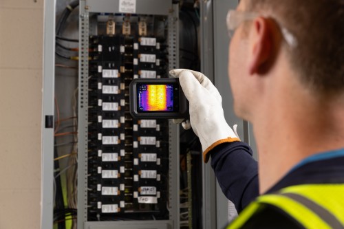 Flir-C8-app-electrical-thermal-close-up.jpg