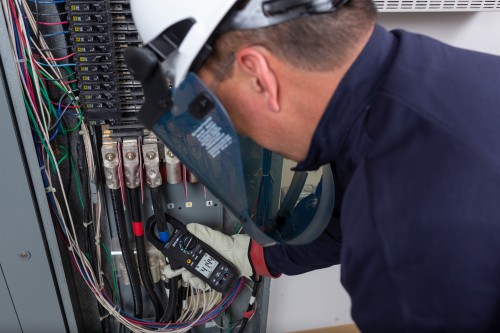CM85-2_electrician.jpg