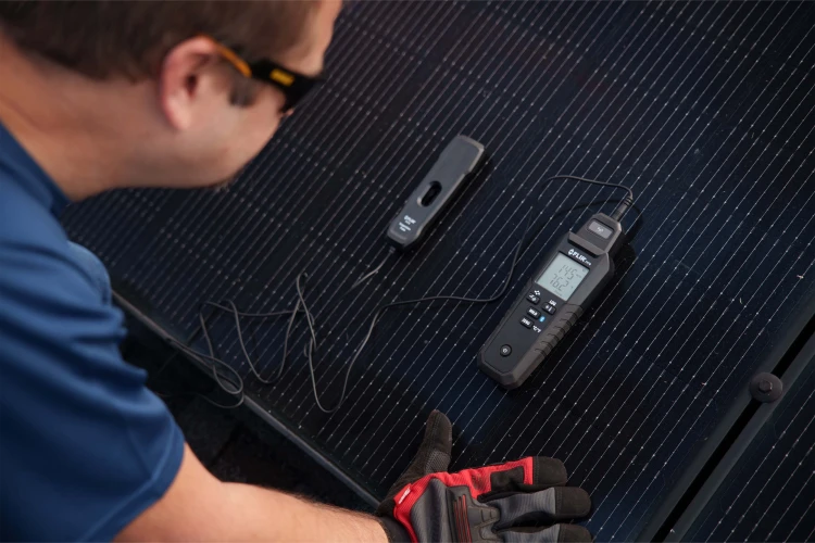 PV78_app_Solar_Panel_reading.jpg