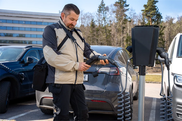 EV86-T2_EV_Charger_Neck_Strap.jpg