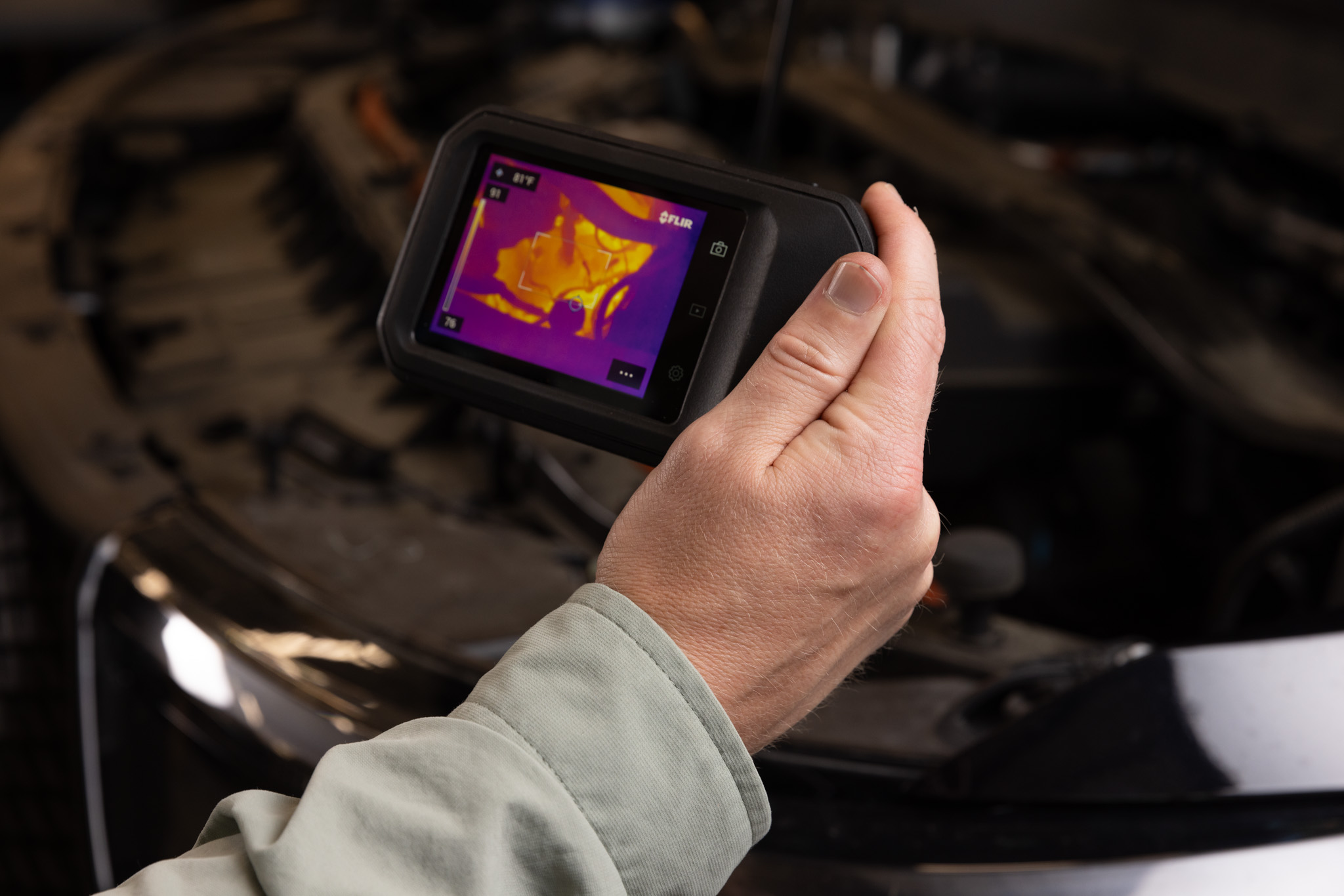 Flir-C8-app-vechicle-engine-car-closeup.jpg