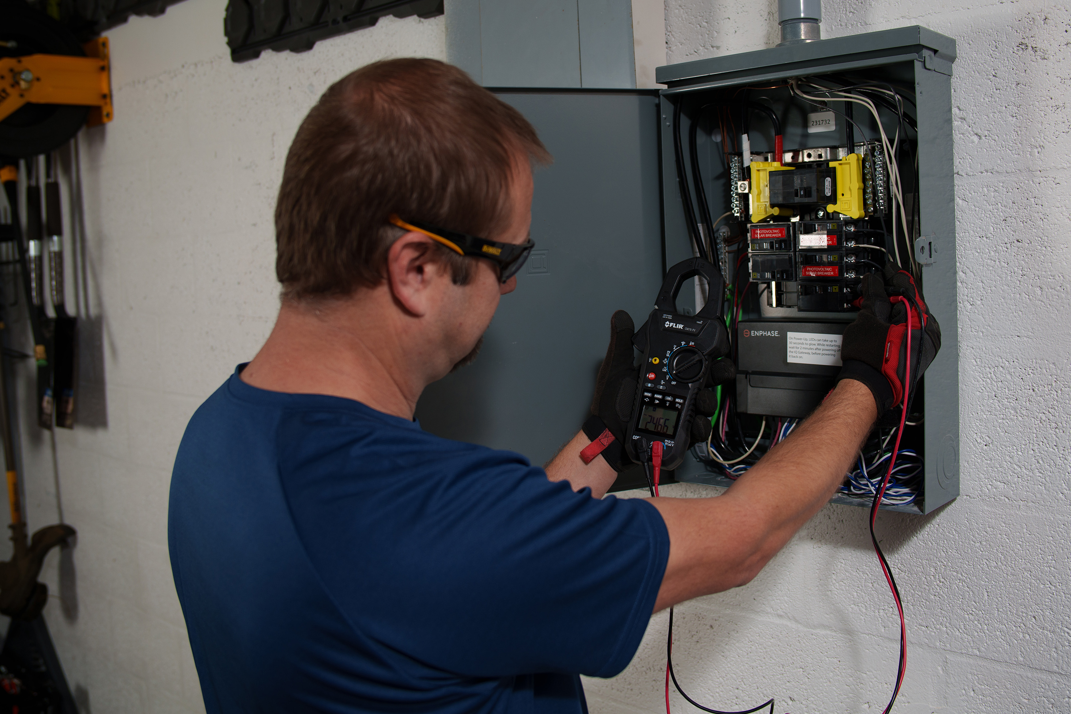 CM78-PV_app_inverter-box-home-solar.jpg